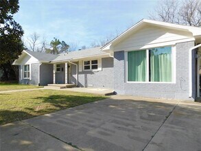 819 Thomas St in Denton, TX - Building Photo - Building Photo