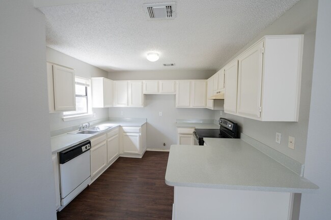 624 Lemons St in Cedar Hill, TX - Building Photo - Building Photo