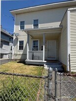 353 Ogden St in Bridgeport, CT - Building Photo