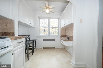 232 Stoneway Ln in Merion Station, PA - Foto de edificio - Building Photo