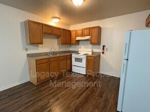 1112 Williams Ave in Cleburne, TX - Building Photo - Building Photo