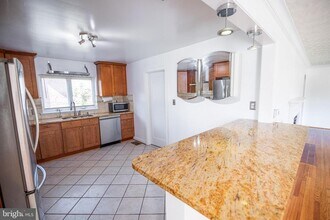 520 S Carlin Springs Rd in Arlington, VA - Building Photo - Building Photo