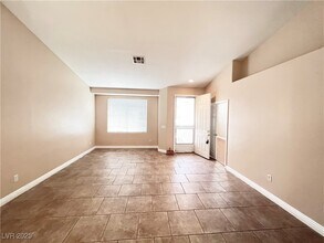 258 Whitewater Village Ct in Henderson, NV - Foto de edificio - Building Photo