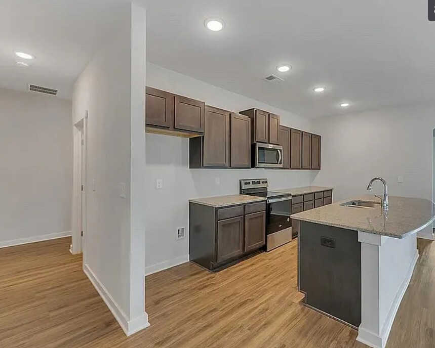 4225 Textile Ln in Huntsville, AL - Building Photo