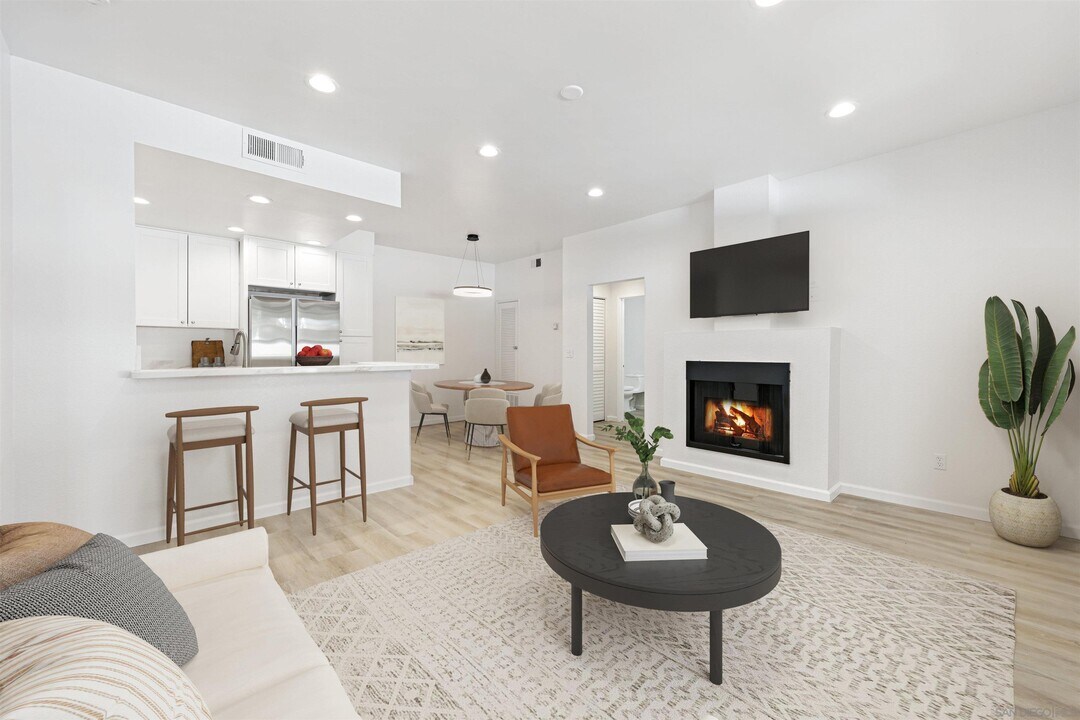 11420 Caminito La Bar in San Diego, CA - Building Photo