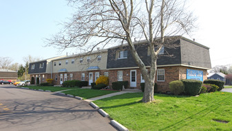 Hilliard Arms Apartments in Hilliard, OH - Building Photo