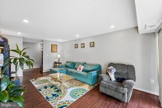 9743 Kings Crown Ct in Fairfax, VA - Building Photo - Building Photo