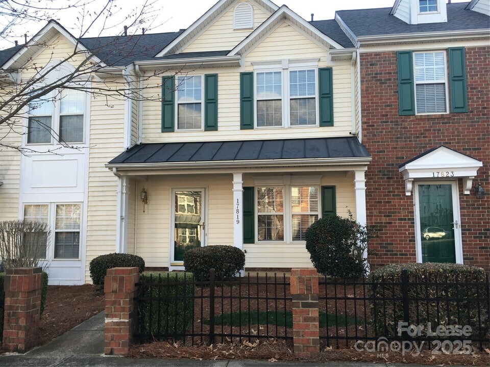17819 Delmas Dr in Cornelius, NC - Building Photo