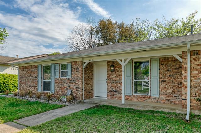 900 Monterrey St in Bedford, TX - Building Photo - Building Photo