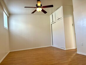 916 N Screenland Dr, Unit A in Burbank, CA - Foto de edificio - Building Photo