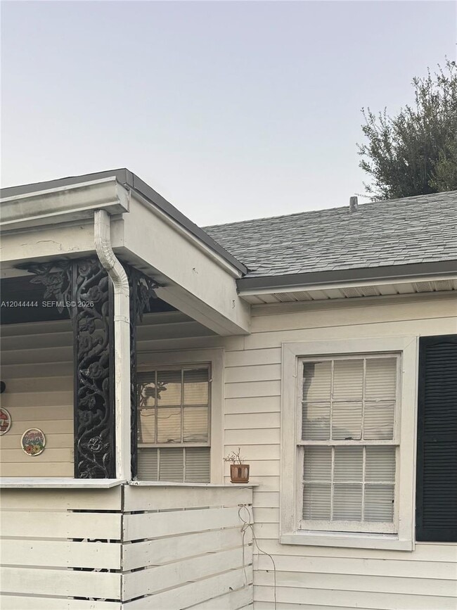 3271 NW 15th St