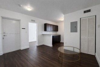 540 NW 7th St in Miami, FL - Building Photo - Building Photo