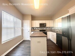 10076 Treeside Ln in Matthews, NC - Building Photo - Building Photo