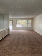 4745 Olive Oak Way in Carmichael, CA - Foto de edificio - Building Photo