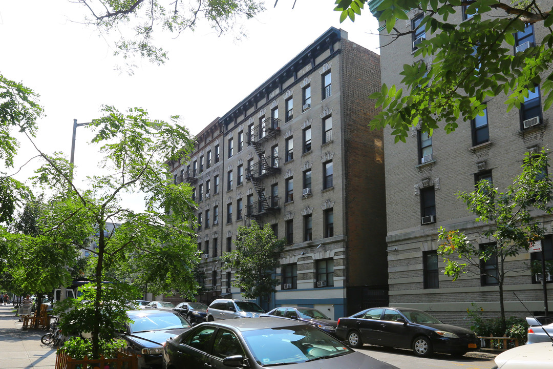 606 W 191st St in New York, NY - Building Photo