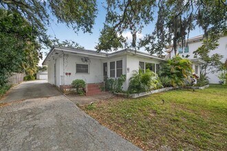 215 Edgewater Dr in Dunedin, FL - Building Photo - Building Photo