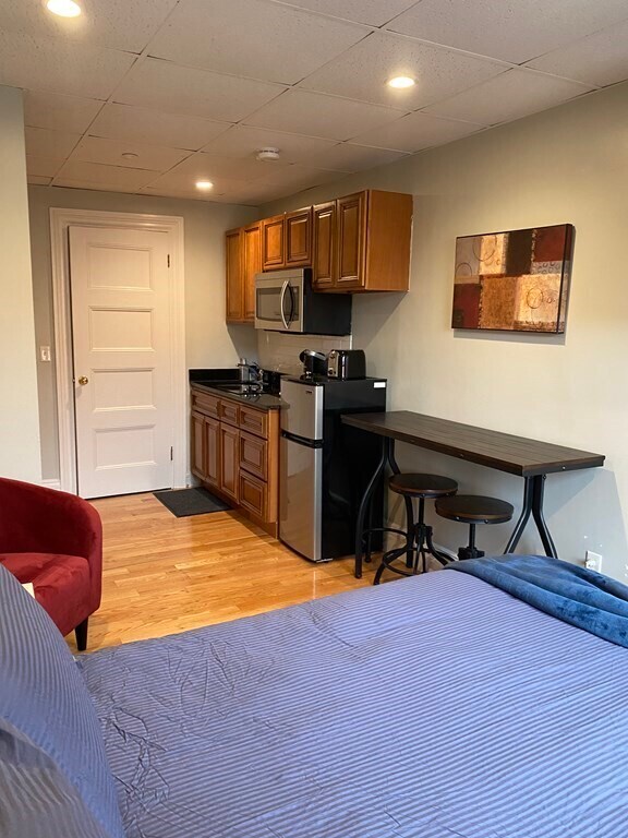 302 Newbury St, Unit 10