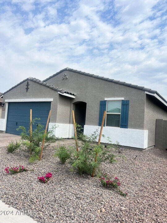 7044 W Desert Ln in Phoenix, AZ - Building Photo