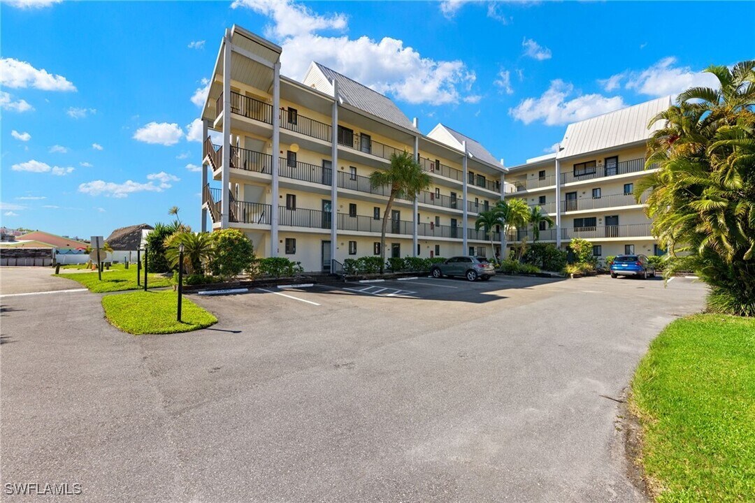 3454 Hancock Bridge Pkwy in North Fort Myers, FL - Building Photo