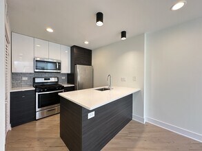 949 W Grace St in Chicago, IL - Building Photo - Building Photo