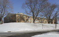 Maple Commons in Bloomington, MN - Foto de edificio - Building Photo