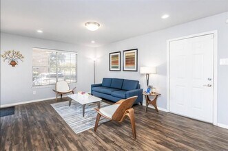 5501 Adams Dr, Unit 304 in Haltom City, TX - Building Photo - Building Photo