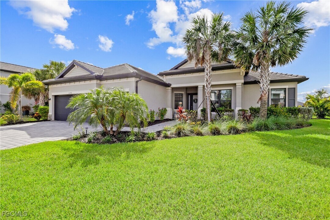 11698 Canopy Loop in Ft. Myers, FL - Building Photo