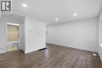1230 Labadie Rd in Windsor, ON - Building Photo - Building Photo