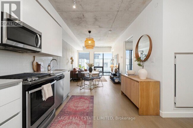 246-246 Logan Ave in Toronto, ON - Building Photo - Building Photo