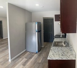 17500 Euclid Ave in Cleveland, OH - Foto de edificio - Building Photo