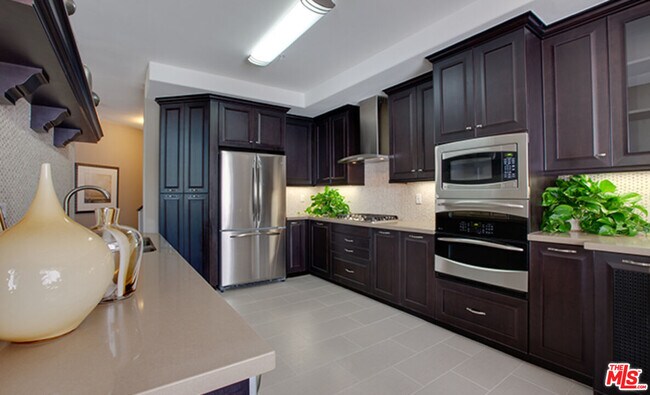 6280 W 3rd St in Los Angeles, CA - Building Photo - Building Photo