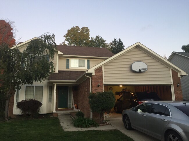1992 Hartshorn Ave in Troy, MI - Building Photo - Building Photo