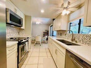 5285 E Waverly Dr in Palm Springs, CA - Building Photo - Building Photo