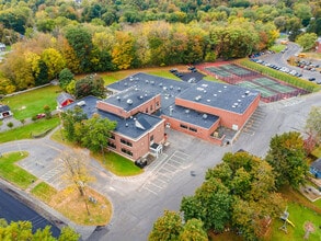 127 Lake St, Unit 102 in Chittenango, NY - Foto de edificio - Building Photo