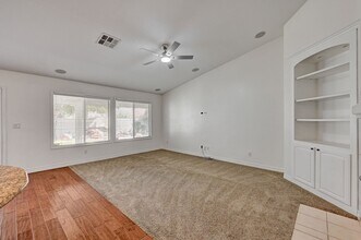 9042 Edenbridge Ct in Las Vegas, NV - Building Photo - Building Photo