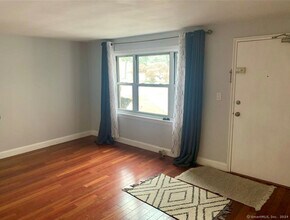 1070 Main St in Bridgeport, CT - Building Photo - Building Photo