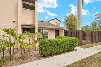 7133 Penner Ln in Ft. Myers, FL - Building Photo - Building Photo