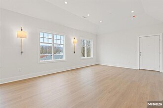 445 Ramapo Valley Rd, Unit 1 in Oakland, NJ - Building Photo - Building Photo