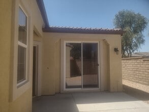 8256 Triplett Ln in Hemet, CA - Foto de edificio - Building Photo