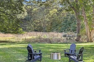 3 Parsons Close in East Hampton, NY - Building Photo - Building Photo