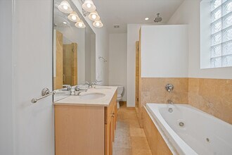 1855 W Armitage Ave in Chicago, IL - Building Photo - Building Photo