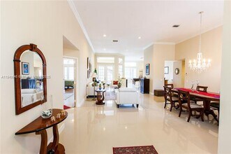 2983 Oakbrook Dr in Weston, FL - Building Photo - Building Photo
