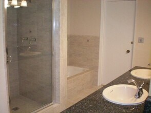 321 S Willaman Dr in Los Angeles, CA - Building Photo - Building Photo