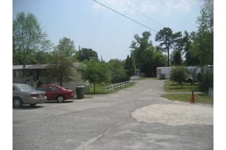 Berkeley Crest MHP in Hanahan, SC - Building Photo - Building Photo