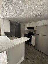 8100 Leonora St in Houston, TX - Building Photo - Building Photo