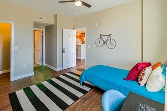 Hawks Plaza in Princess Anne, MD - Foto de edificio - Building Photo