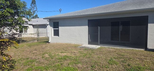 910 SW 7th Ct in Cape Coral, FL - Building Photo - Building Photo