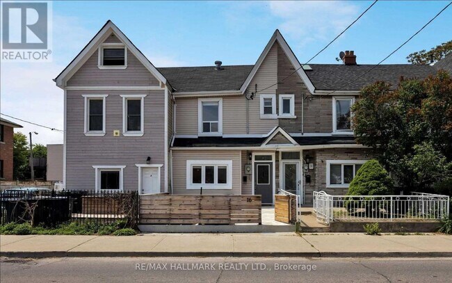 16 Brock Ave in Toronto, ON - Building Photo - Building Photo