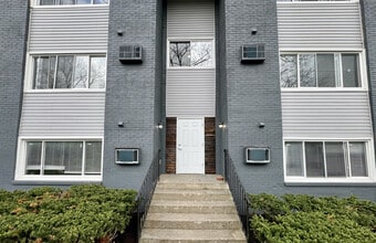The Flats at Wilmington Pike - Newly Renov... in Dayton, OH - Foto de edificio - Building Photo