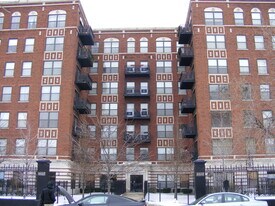 4537 S Drexel Blvd, Unit 302 in Chicago, IL - Building Photo